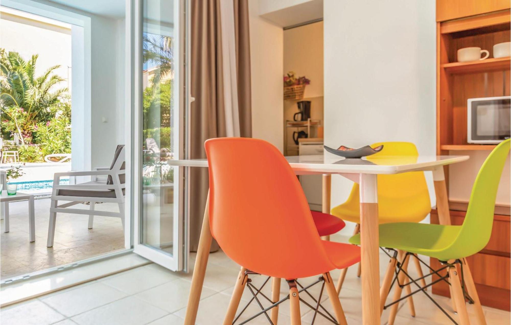 1 Bedroom Gorgeous Apartment In Makarska Exterior foto