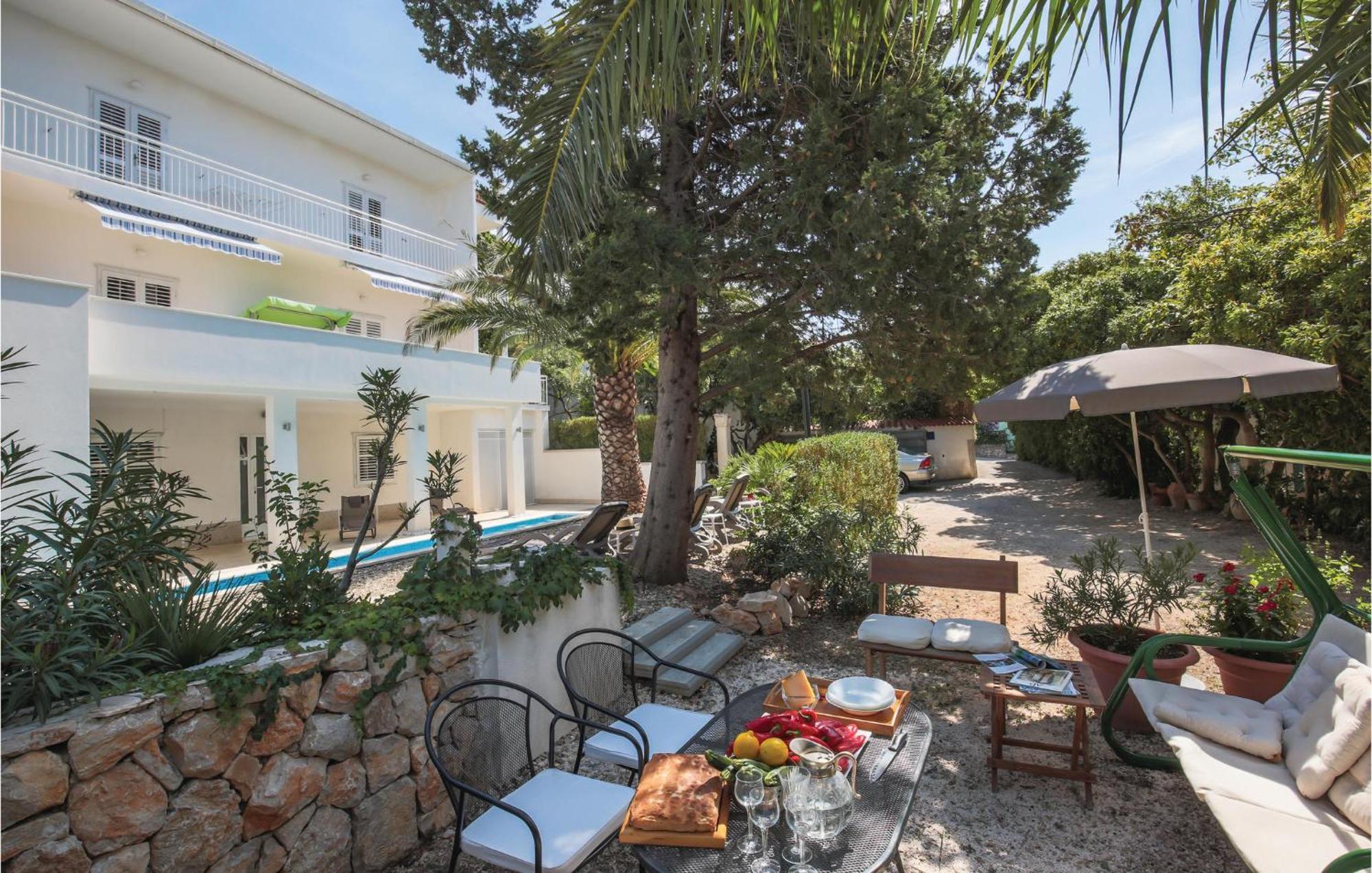 1 Bedroom Gorgeous Apartment In Makarska Exterior foto