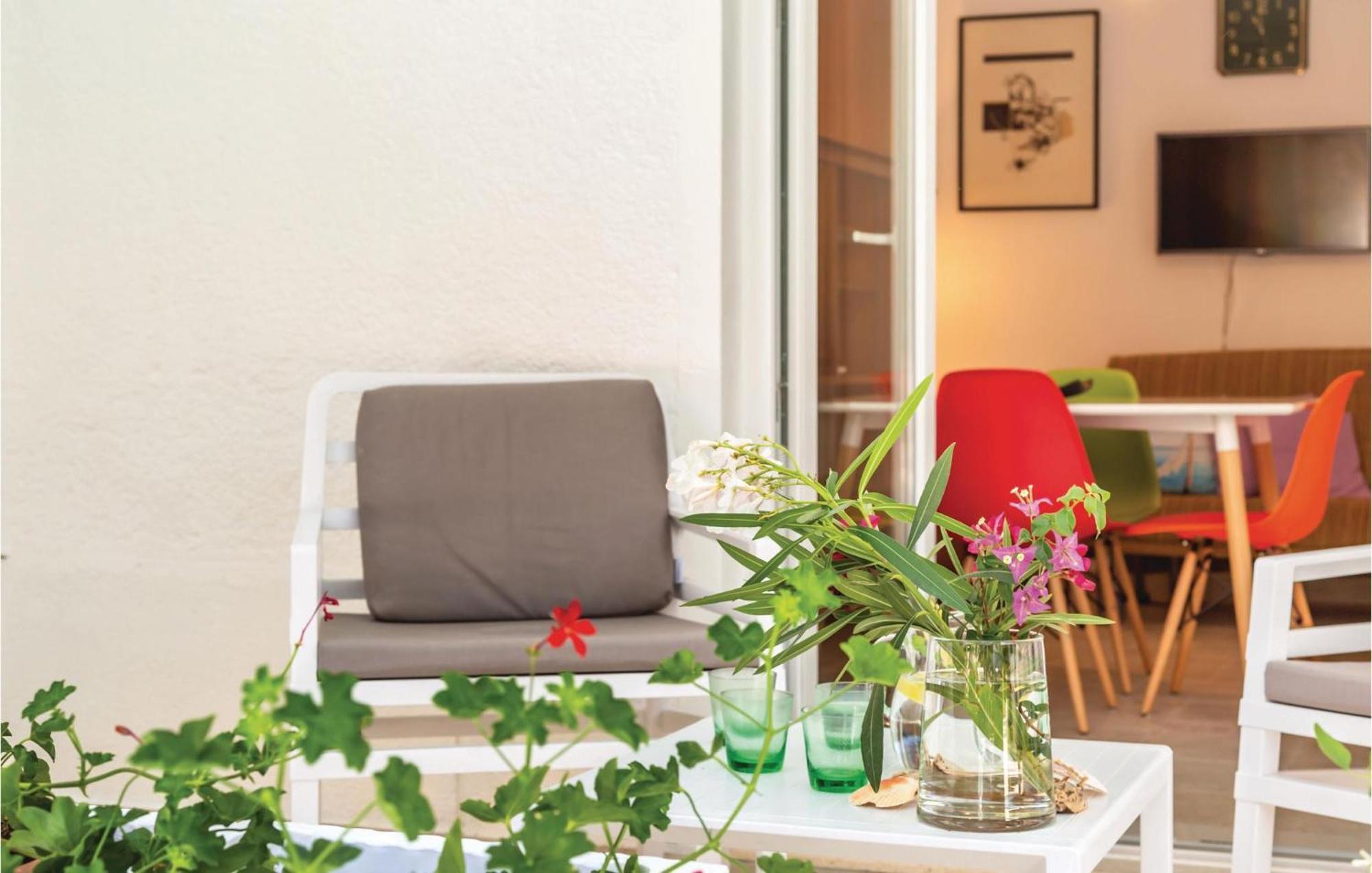1 Bedroom Gorgeous Apartment In Makarska Exterior foto